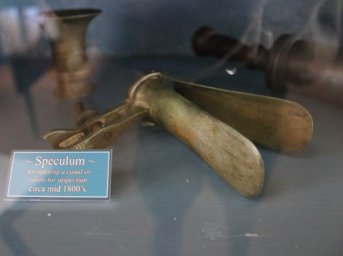 speculum-gynecology-historical-medicine